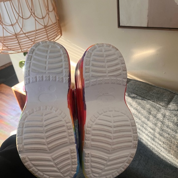 Size 9 platform tie-dye croc inspired shoes - Picture 3 of 3
